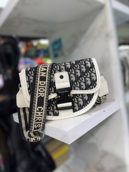 Imagen de CHRISTIAN Bolso  DIOR triple A*